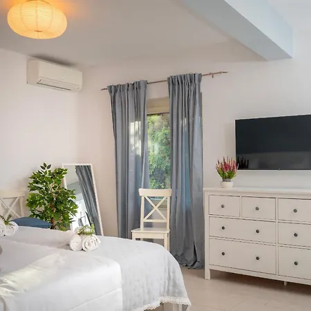 Family Friendly House With A Swimming Pool Svirce, Hvar - 23989 Semesterbostad Svirce