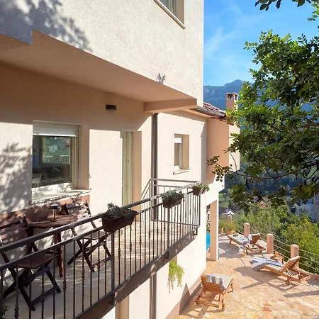 Family Friendly House With A Swimming Pool Svirce, Hvar - 23989 度假居